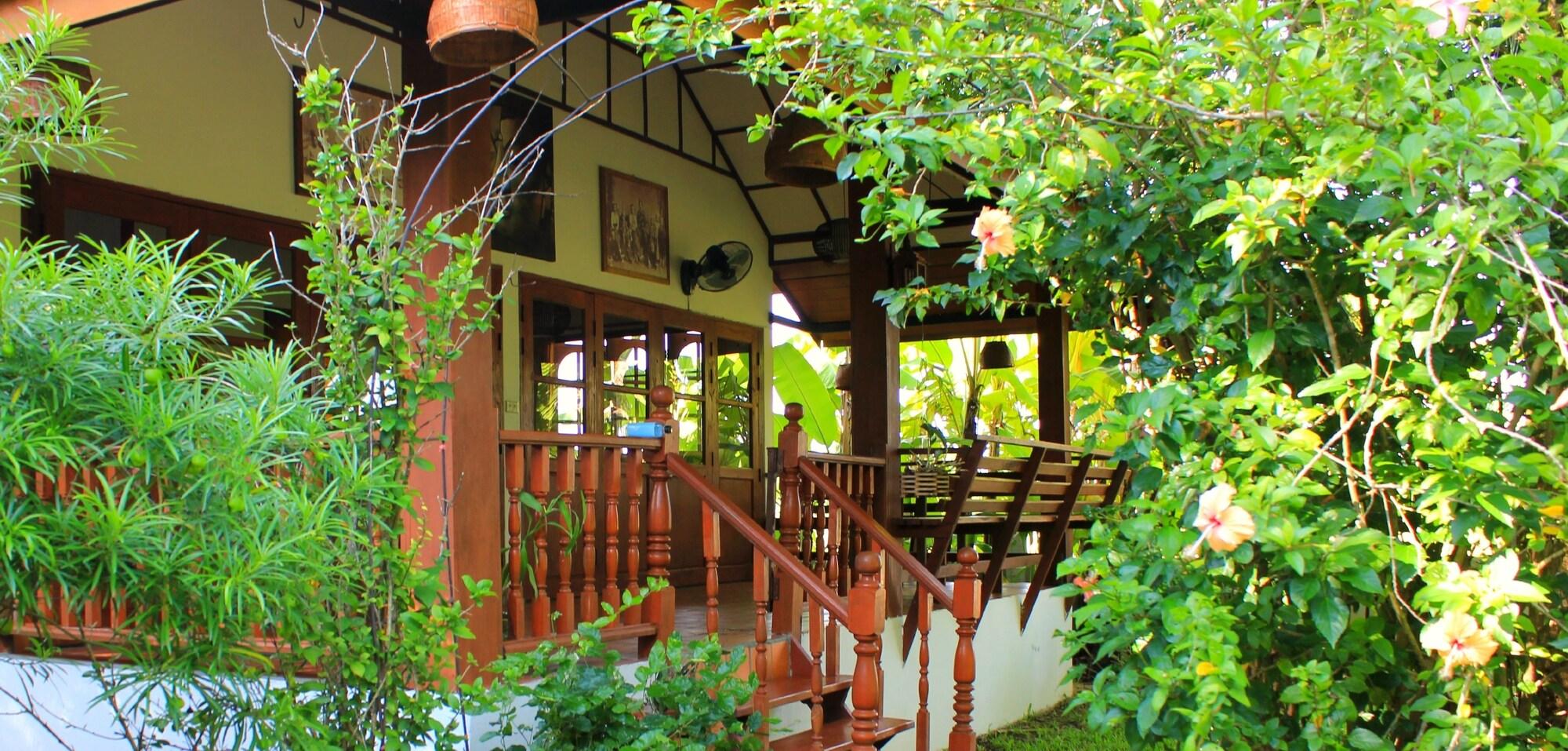 Отель Secret Garden Chiangmai San Kamphaeng Экстерьер фото