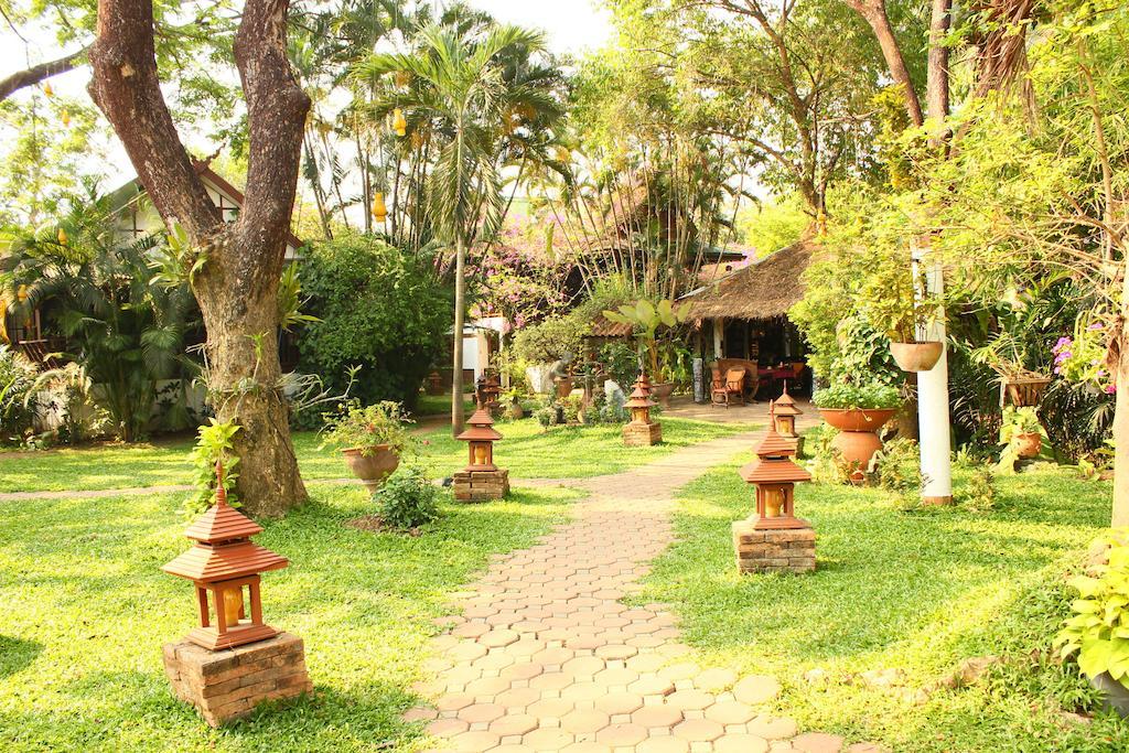 Отель Secret Garden Chiangmai San Kamphaeng Экстерьер фото