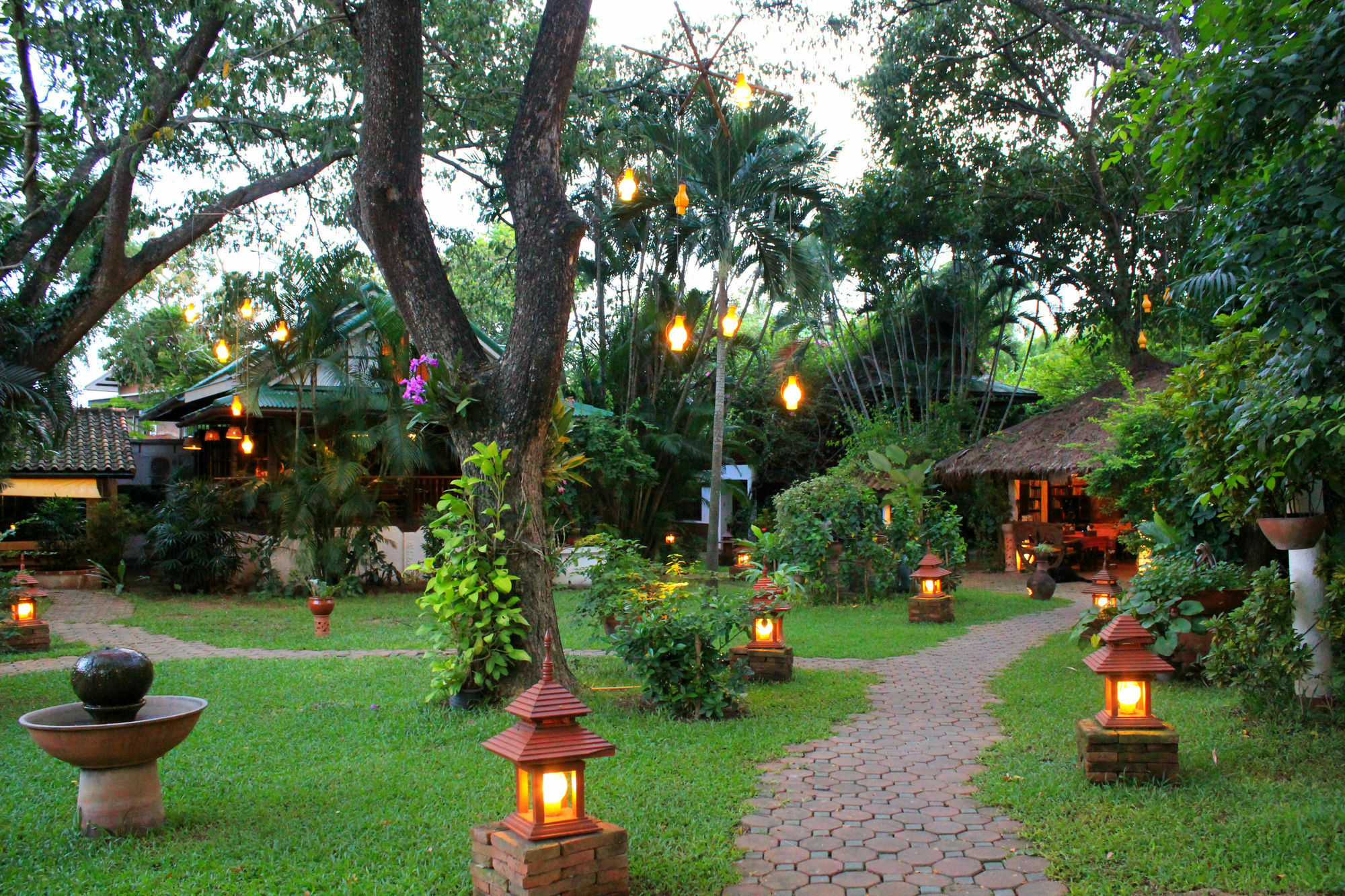 Отель Secret Garden Chiangmai San Kamphaeng Экстерьер фото