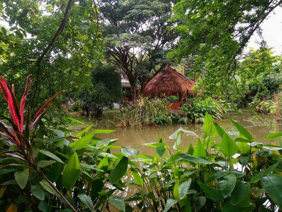 Отель Secret Garden Chiangmai San Kamphaeng Экстерьер фото